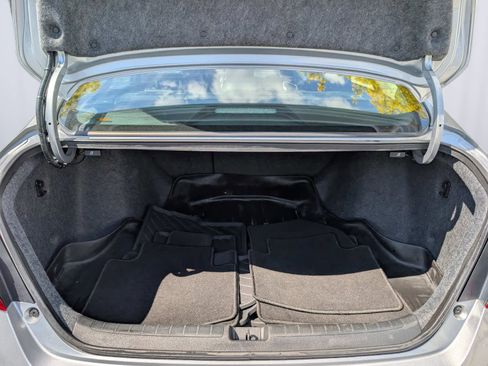 Used 2019 Honda Accord Touring image 11