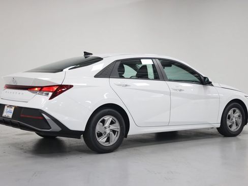 Used 2026 Hyundai Elantra SE FWD image 7
