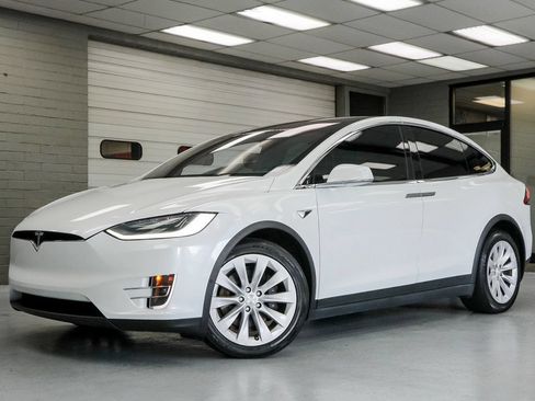 Used 2020 Tesla Model X AWD/4WD image 2
