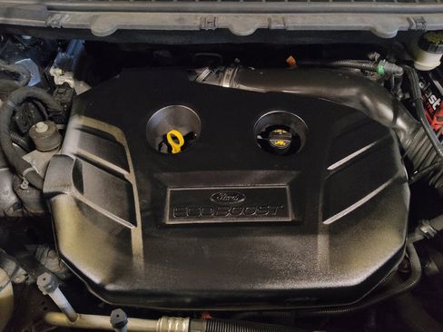 Used 2018 Ford Edge Titanium w/ Ford Safe & Smart Package FWD image 30