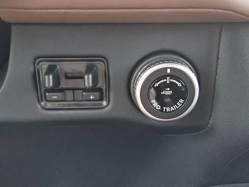New 2026 Lincoln Navigator Reserve AWD/4WD image 15