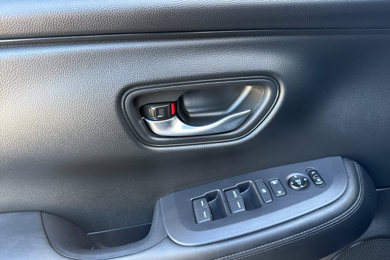 Used 2025 Honda HR-V LX image 11