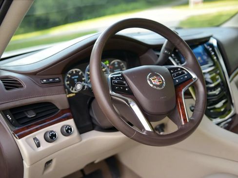 Used 2015 Cadillac Escalade Premium AWD/4WD image 61