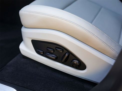 New 2025 Porsche Macan 4 Electric image 16