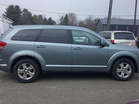 Used 2009 Dodge Journey SXT image 3