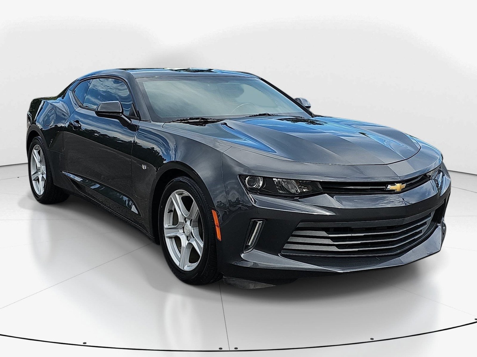 Used 2017 Chevrolet Camaro LT RWD image 2