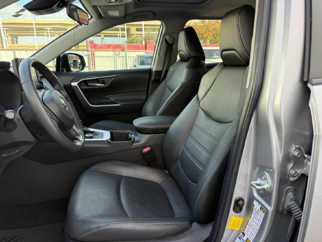 Used 2022 Toyota RAV4 XLE Premium AWD/4WD image 28