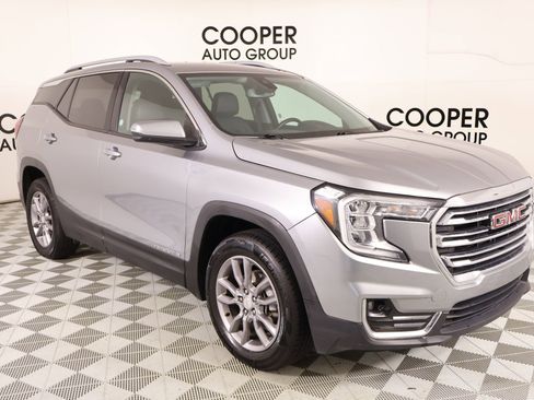 Used 2024 GMC Terrain SLT image 1
