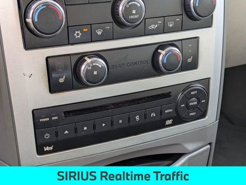 Used 2010 Chrysler Town & Country Touring image 26