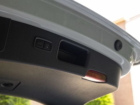 Certified 2026 Porsche Macan AWD/4WD image 31