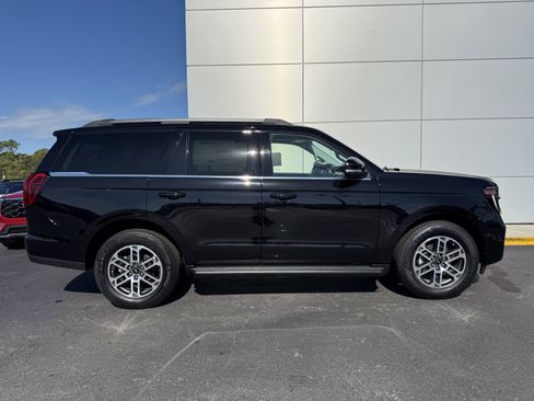 New 2026 Ford Expedition Active image 3