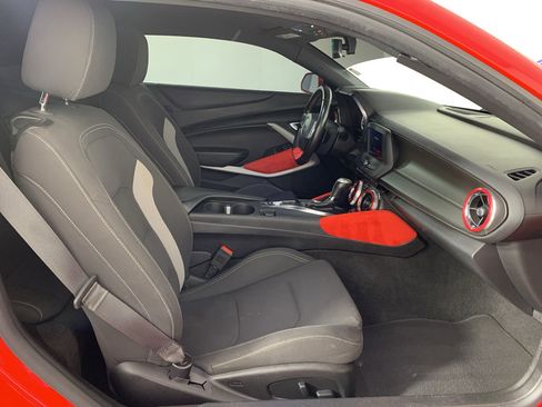 Used 2020 Chevrolet Camaro LT RWD image 33
