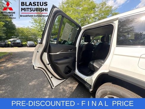 Used 2023 Jeep Grand Cherokee Limited w/ Trailer Tow Prep Group (B) AWD/4WD image 19