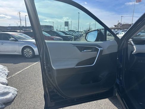 Used 2025 Toyota RAV4 XLE image 17