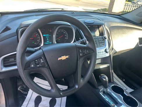 Used 2017 Chevrolet Equinox LS image 27