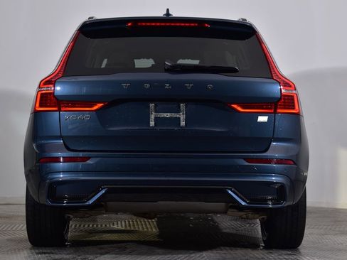 Used 2023 Volvo XC60 T8 Plus w/ Climate Package image 4