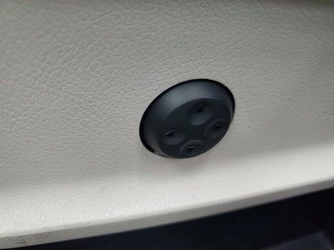 Used 2023 Mercedes-Benz GLB 250 4MATIC image 16