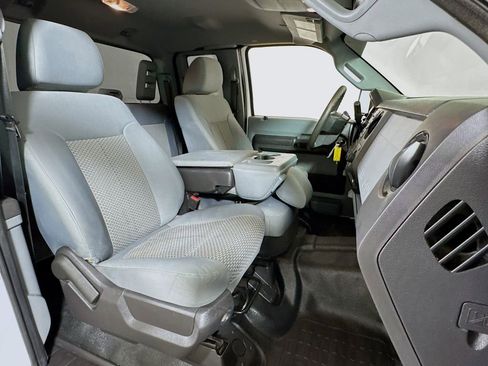 Used 2015 Ford F250 XL w/ XL Appearance Package AWD/4WD image 21