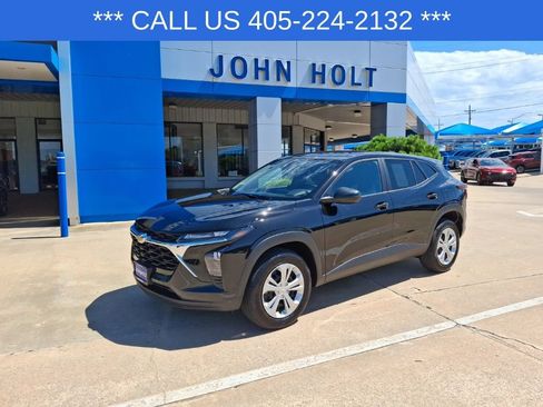 Used 2025 Chevrolet Trax LS w/ Driver Confidence Package FWD image 1