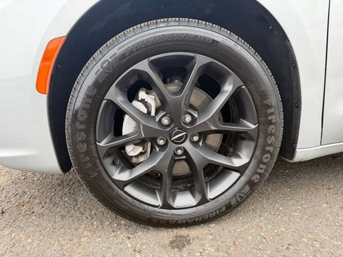 Used 2023 Chrysler Pacifica Touring-L w/ S Appearance Package image 19