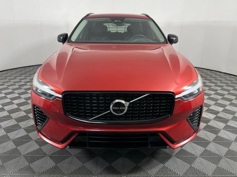 Used 2023 Volvo XC60 T8 Plus image 2