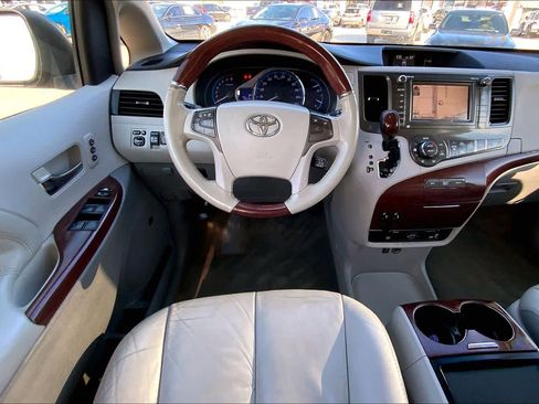 Used 2011 Toyota Sienna Limited image 5