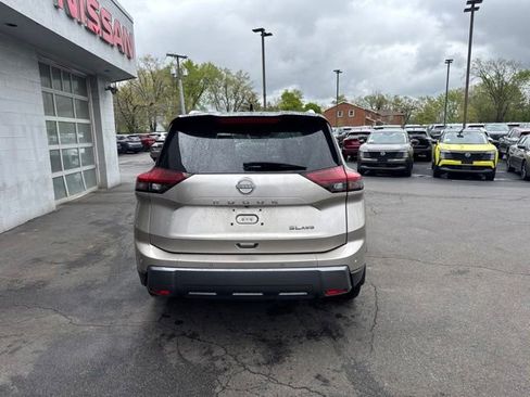 Used 2024 Nissan Rogue SL w/ SL Premium Package AWD/4WD image 3