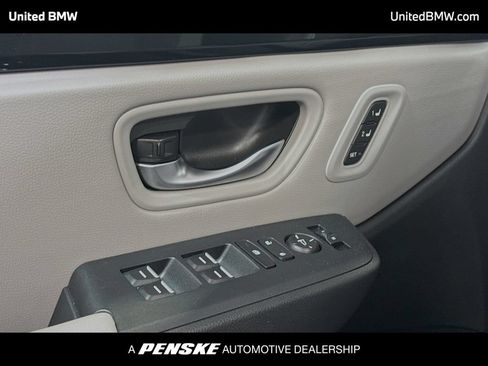 Used 2025 Honda Pilot Touring image 3