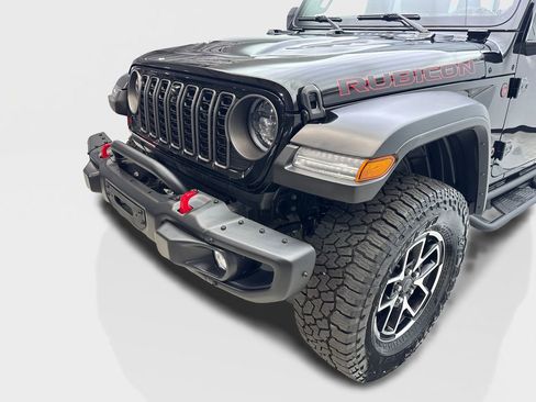Used 2024 Jeep Gladiator Rubicon w/ Technology Group AWD/4WD image 16