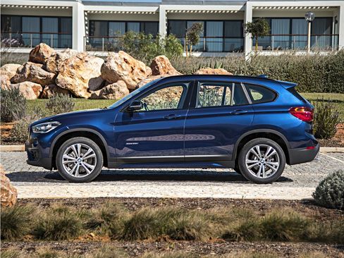 Used 2017 BMW X1 xDrive28i AWD/4WD image 1