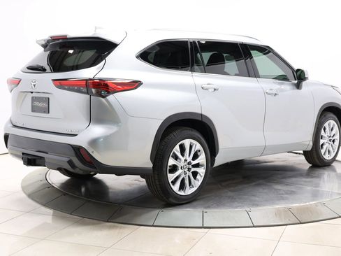 Used 2022 Toyota Highlander Limited FWD image 5