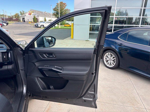 Used 2025 Nissan Pathfinder SV w/ SV Premium Package AWD/4WD image 37
