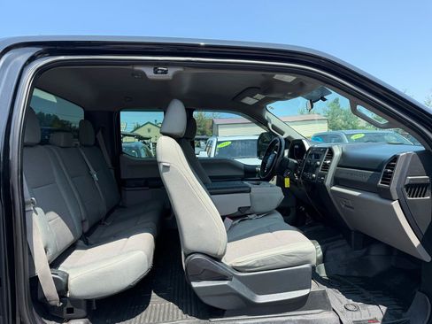 Used 2017 Ford F250 XL w/ Power Equipment Group AWD/4WD image 16