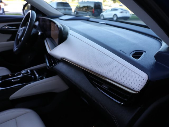 Used 2025 Buick Envision Avenir AWD/4WD image 12