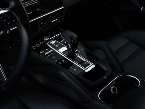 Used 2023 Porsche Cayenne Platinum Edition AWD/4WD image 19