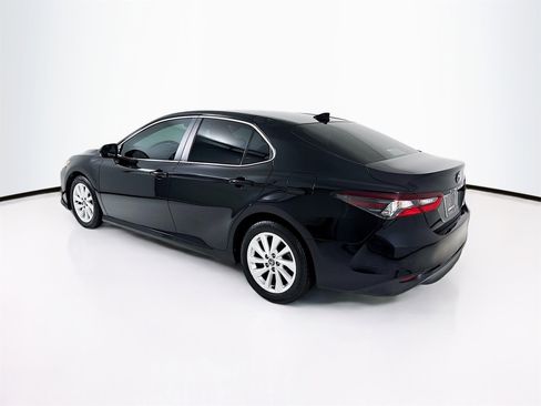 Used 2022 Toyota Camry LE image 6