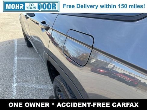 Used 2022 Jeep Grand Cherokee L Laredo image 11