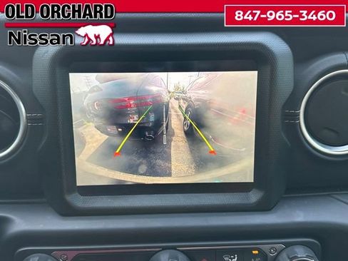 Used 2022 Jeep Wrangler Unlimited Sahara AWD/4WD image 15