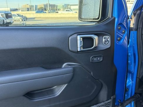 New 2025 Jeep Gladiator Sport image 12