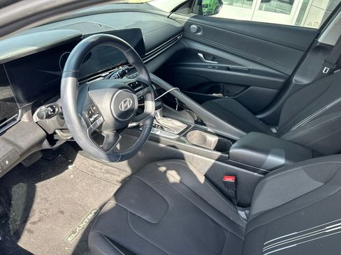 Used 2024 Hyundai Elantra SEL w/ Convenience Package FWD image 9