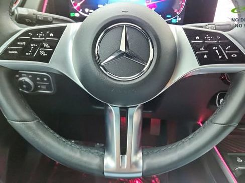 Used 2025 Mercedes-Benz GLB 250 4MATIC w/ Exclusive Package image 44