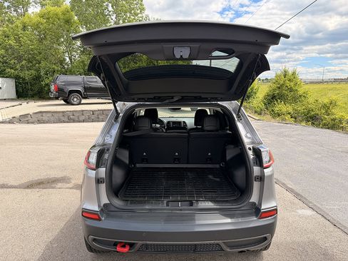 Used 2020 Jeep Cherokee Trailhawk w/ Cold Weather Group AWD/4WD image 12