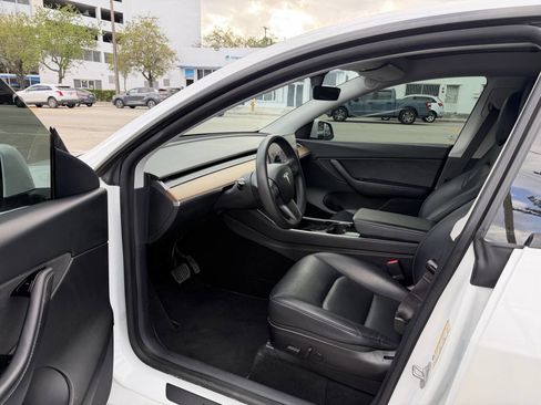 Used 2020 Tesla Model Y Long Range image 11