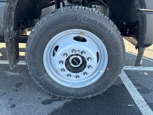 New 2026 Ford F550 4x4 Regular Cab Super Duty image 11