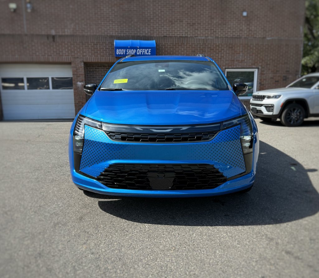 New 2027 Chrysler Pacifica Select AWD/4WD image 2
