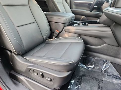 Used 2025 Chevrolet Tahoe Premier AWD/4WD image 24