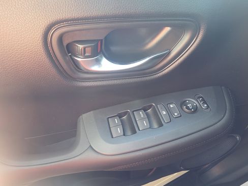 Used 2025 Honda HR-V LX image 27
