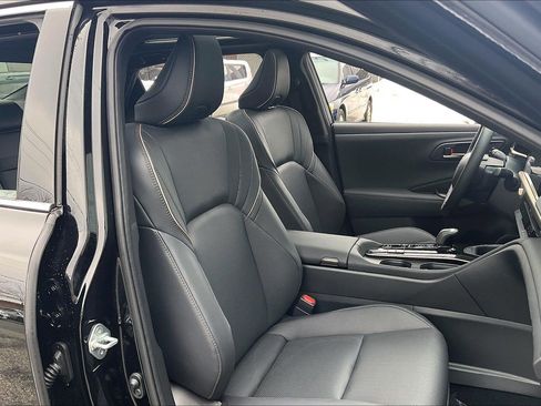 Used 2026 Toyota Crown Limited w/ Advanced Technology Package image 9