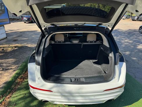 Used 2021 Lincoln Corsair Reserve w/ Equipment Group 201A image 11