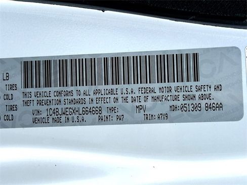 Used 2017 Jeep Wrangler Unlimited Sahara w/ Connectivity Group image 31